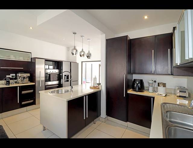 3 BEDROOM HOUSE FOR SALE IN BEDFORDVIEW